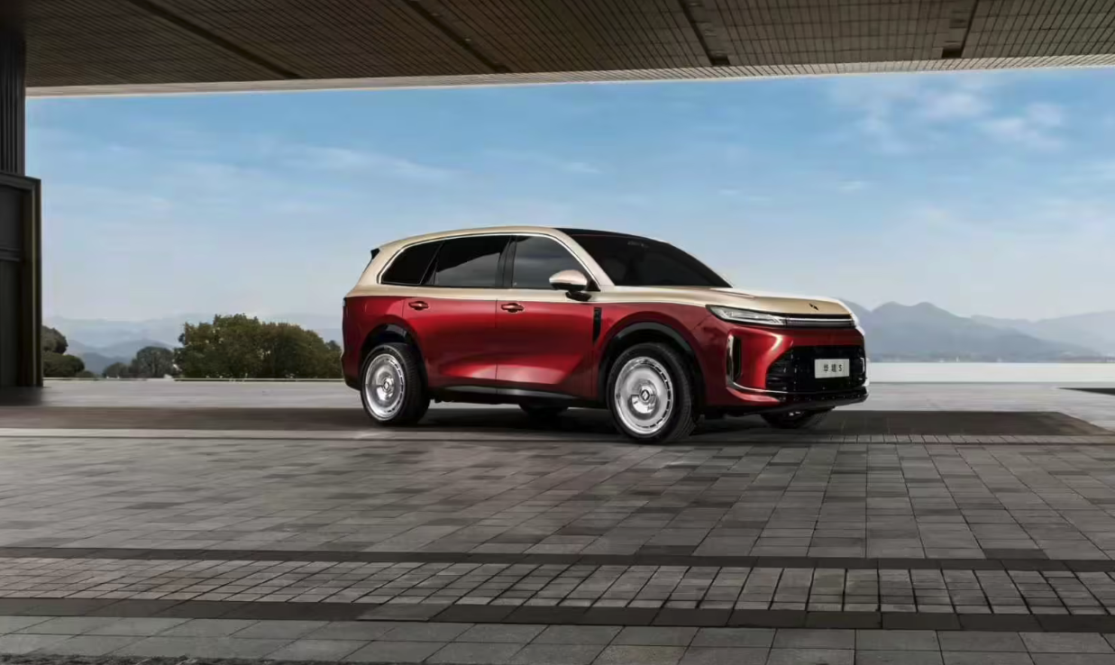 五菱华为合作旗舰华境S官宣新配色 炽焰鎏金双拼色亮相，上半年上市